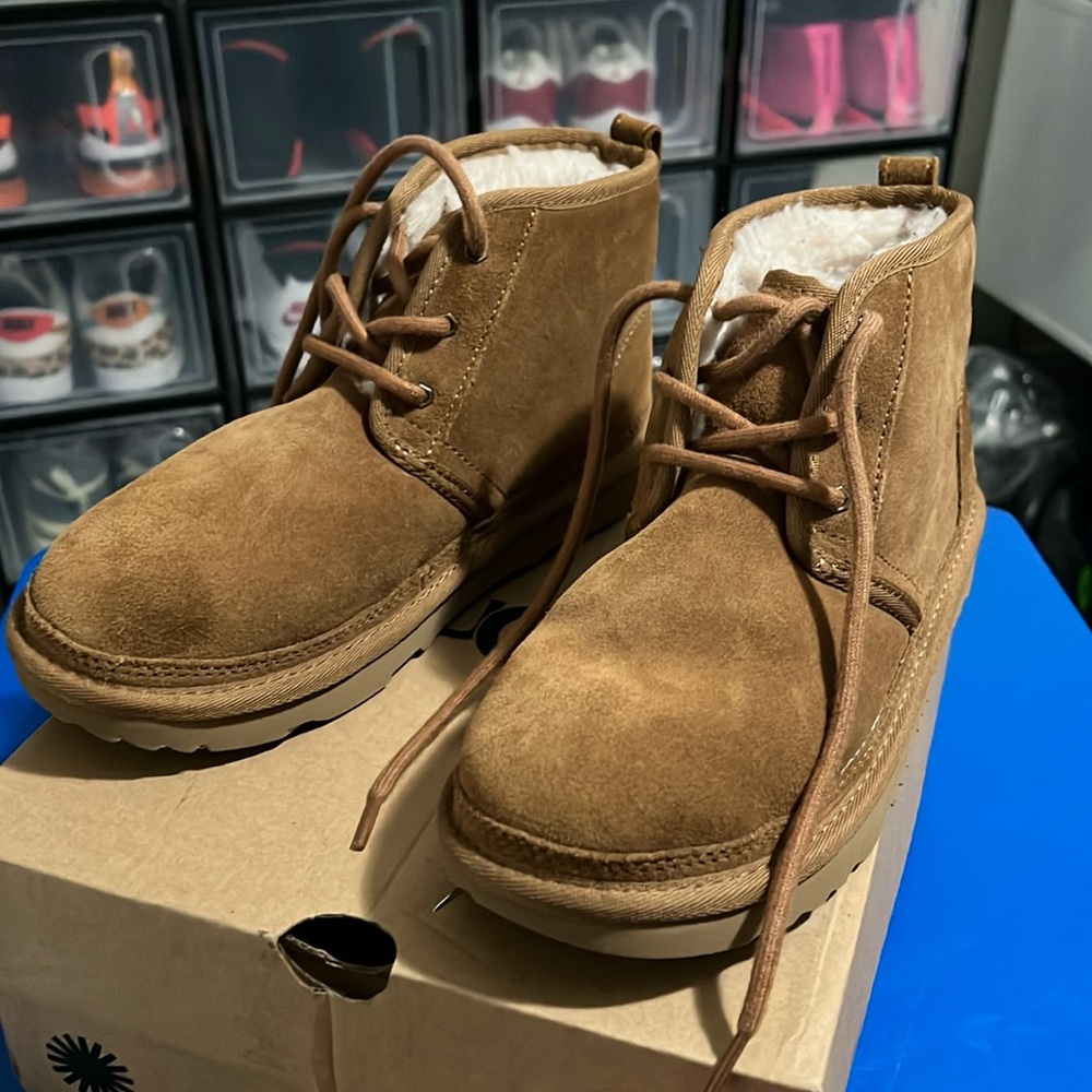 Tan size 5 neumel Uggs